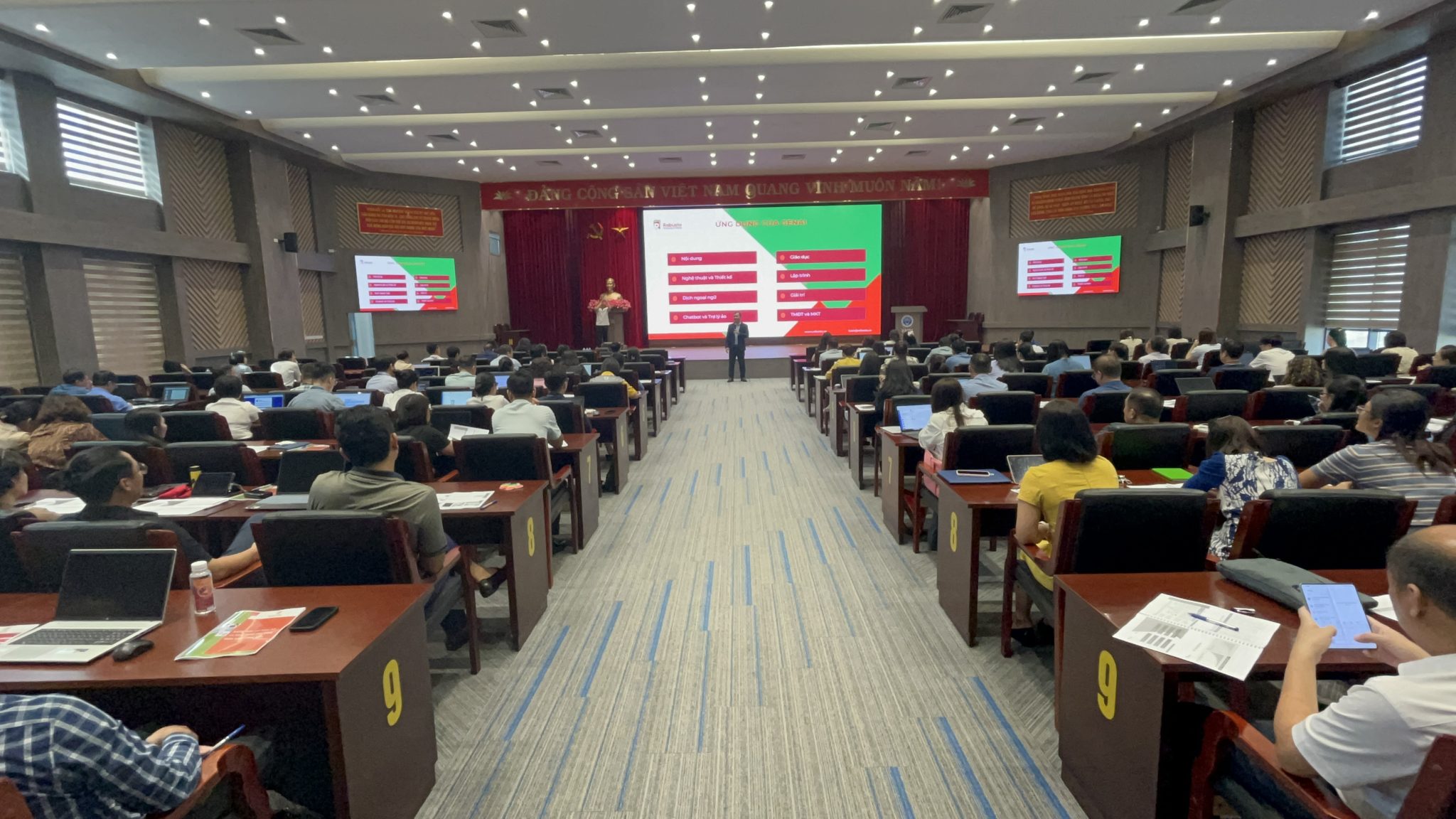 Chương trình đào tạo trí tuệ nhân tạo theo tiêu chuẩn quốc tế và ứng dụng thực tế 