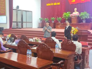 Ngày 26/9/2026, Hệ Thống Đào Tạo Doanh Nghiệp cùng Văn phòng Thành ủy Cần Thơ tổ chức hội nghị tập huấn sử dụng các công cụ AI phục vụ công tác chuyên môn, với sự tham gia của gần 300 cán bộ, công chức, viên chức thuộc các cơ quan tham mưu, giúp việc Thành ủy và đơn vị sự nghiệp trực thuộc. Chương trình có sự tham dự của ông Nguyễn Thiện Nhơn, Ủy viên Ban Thường vụ, Trưởng Ban Tổ chức Thành ủy cùng lãnh đạo Văn phòng Thành ủy và các Ban xây dựng Đảng Thành ủy.