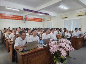Chương trình đào tạo AI tại Petrolimex Cà Mau cùng Chuyên gia Bùi Quang Hiếu hướng đến cách tiếp cận thực tế: không chỉ tìm hiểu công cụ mà còn tập trung vào khả năng đưa AI vào công việc hằng ngày. Đây là cơ hội để đội ngũ Petrolimex Cà Mau tiếp cận phương pháp làm việc mới, từng bước nâng cao kỹ năng số và chủ động thích ứng với sự phát triển của công nghệ.