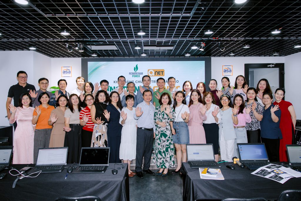 Chương trình đào tạo AI tại PV Power cùng Chuyên gia Bùi Quang Hiếu hướng đến việc khai thác công nghệ theo hướng thực tiễn, giúp người học hiểu cách sử dụng AI để hỗ trợ xử lý thông tin, phân tích dữ liệu và nâng cao hiệu quả công việc.